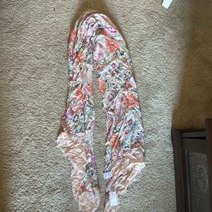 Women’s scarf. New with tag.